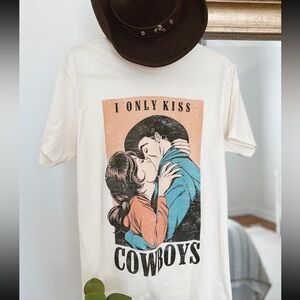 “I only kiss cowboys” tee